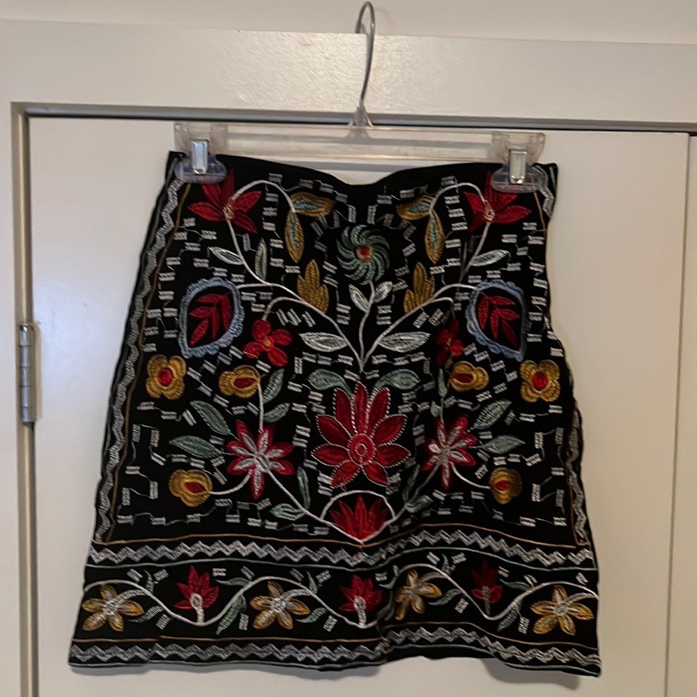 NWOT Francesca’s Embroidered Ponte Mini
